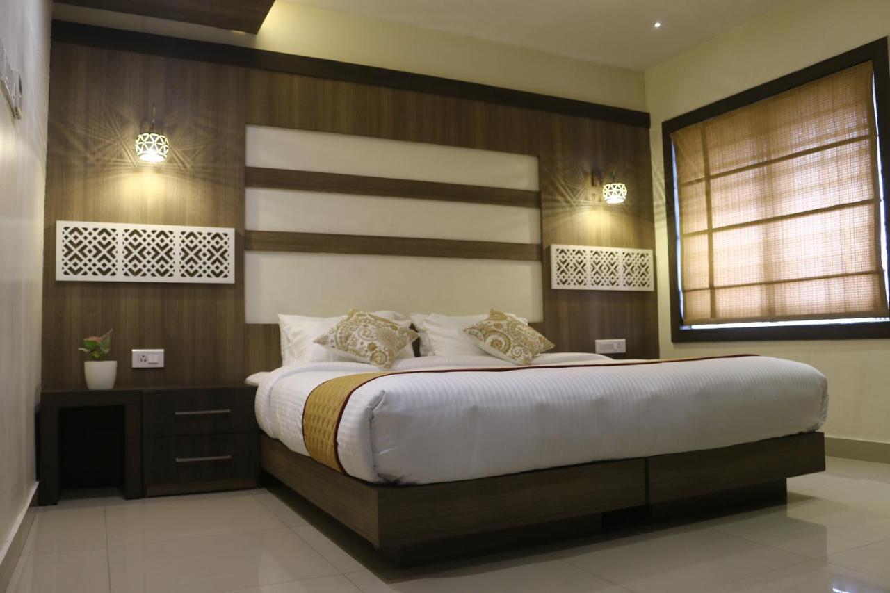 Hotel The Rubis Kottakkal Exterior foto