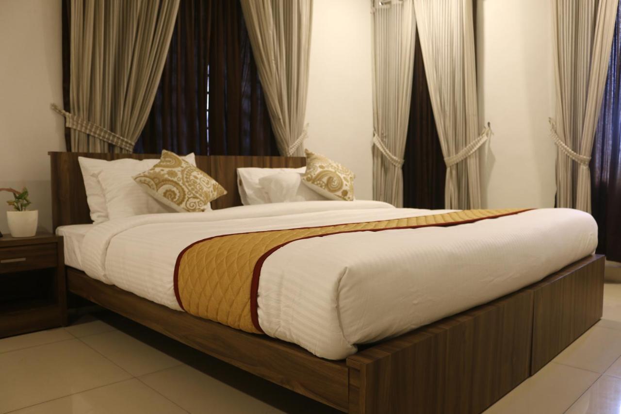 Hotel The Rubis Kottakkal Exterior foto